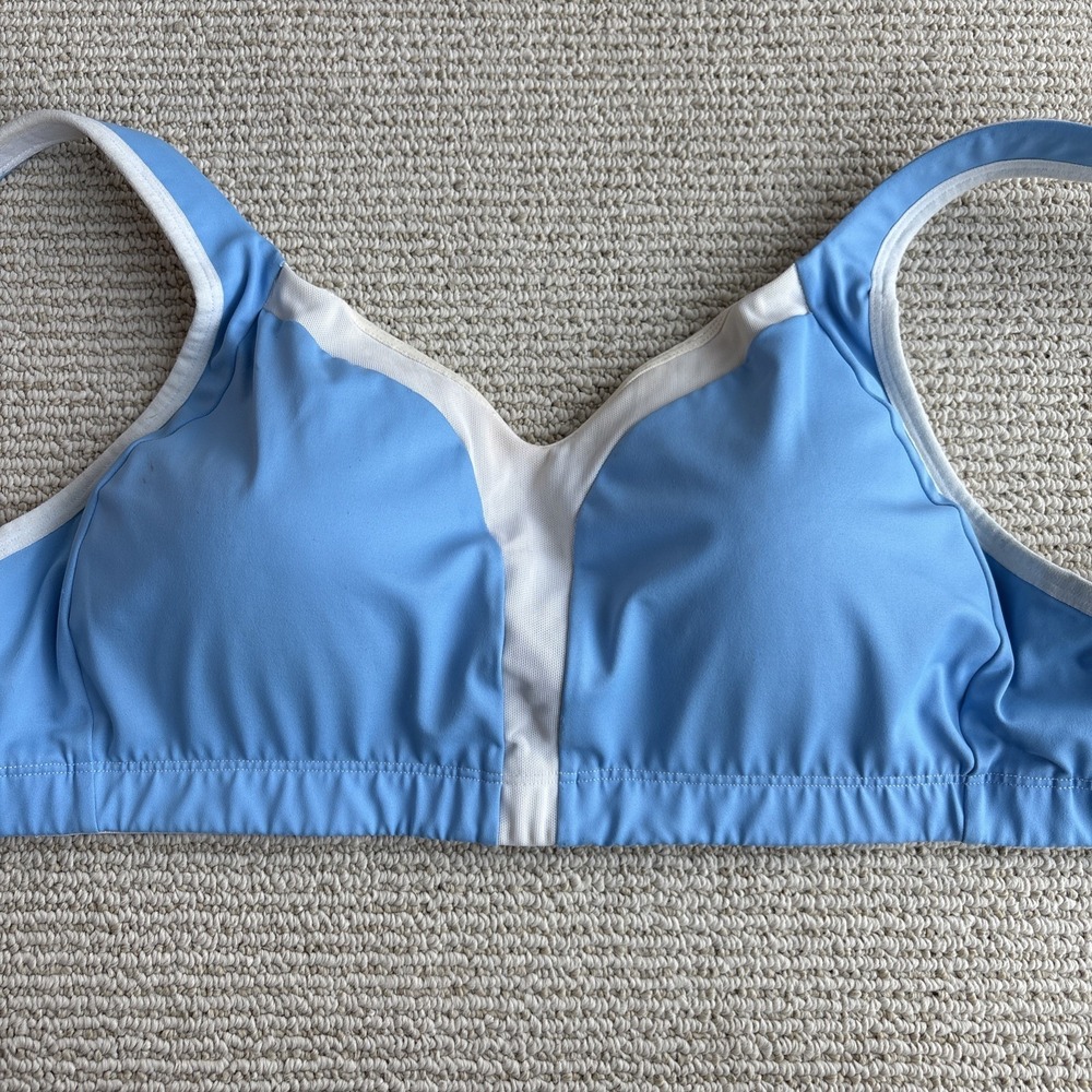 MOVING COMFORT Vero Sports Bra Wireless Sz M 34CD-36C 120275 Med impact